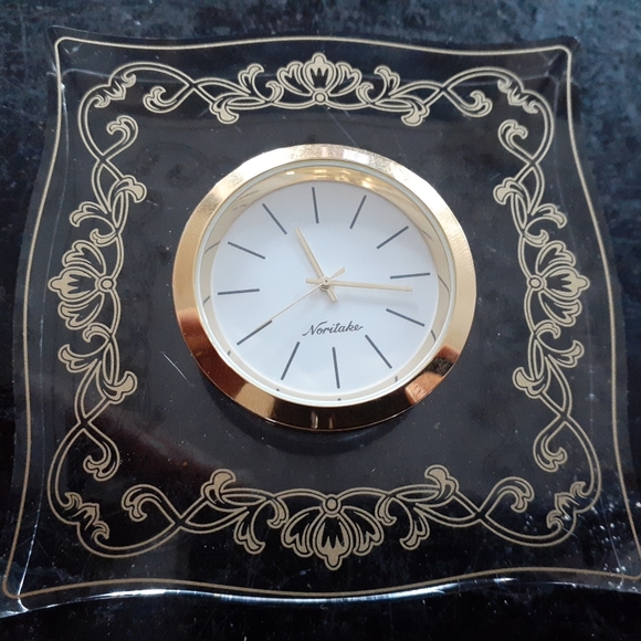 EXQUISITE Noritake Quartz Desk Clock in 4" Lucite Holder. - Picture 2 of 5